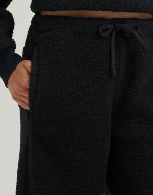 Lainey Wilson x Wrangler Sherpa Sweatpants in Midnight