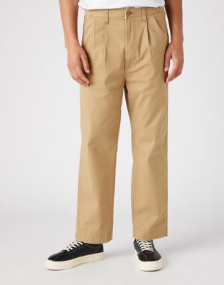 Casey Pleated Chino | Catalog | Wrangler®