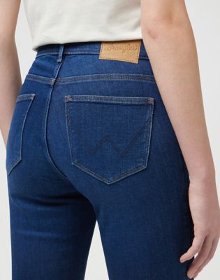 Slim in Authentic Love alternative view 4