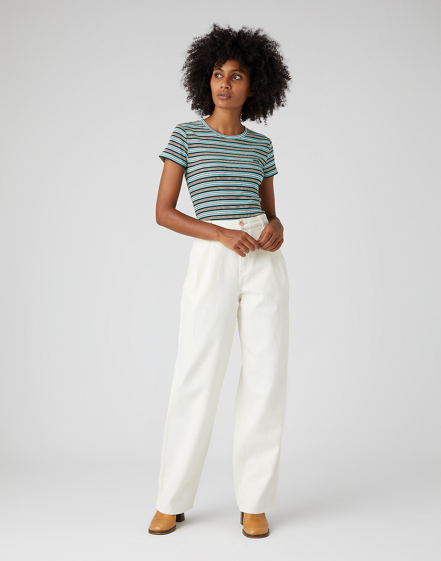 Pleated Crop Barrel Jeans in Vintage White alternative view 1