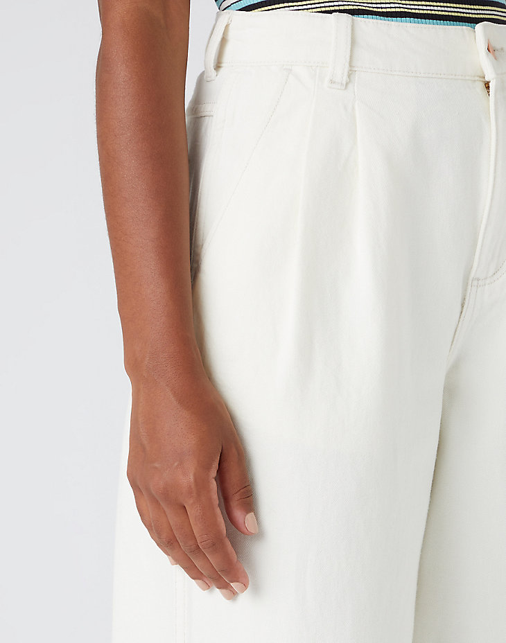 Pleated Crop Barrel Jeans in Vintage White alternative view 3