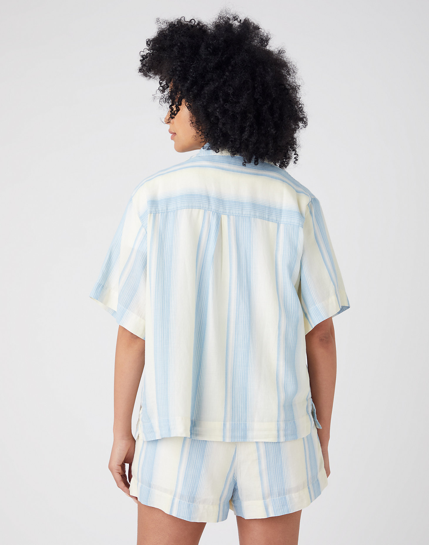 Oversized Resort Shirt in Omphalodes Blue alternative view 2