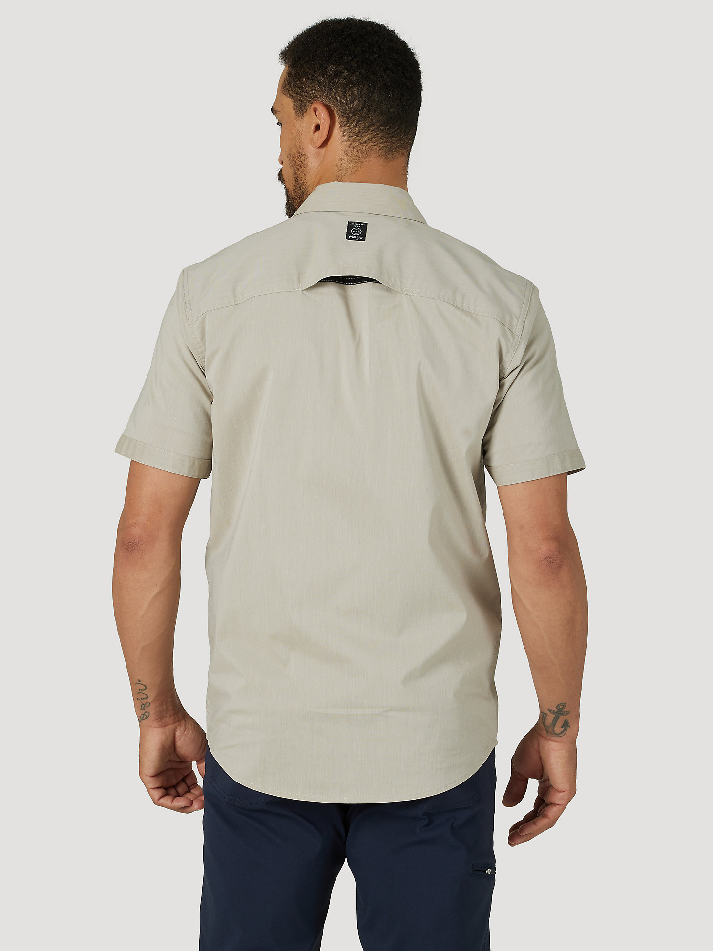 Short Sleeve Zip Pocket Shirt in Aluminum alternative view 2